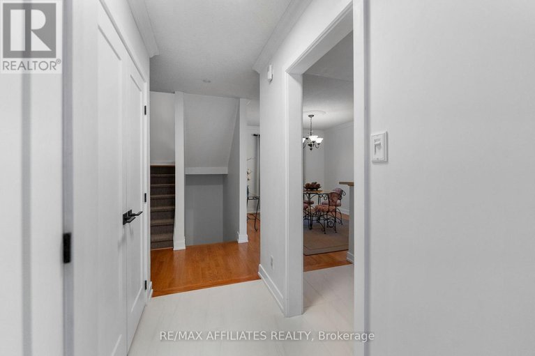 29162988/31-exeter-drive/on-the-green/ottawa/ontario/K2J1Z9_4