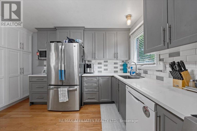 28458196/300-sylvie-terrace/bilberry-creekqueenswood-heights/ottawa/ontario/K1E3M2_16
