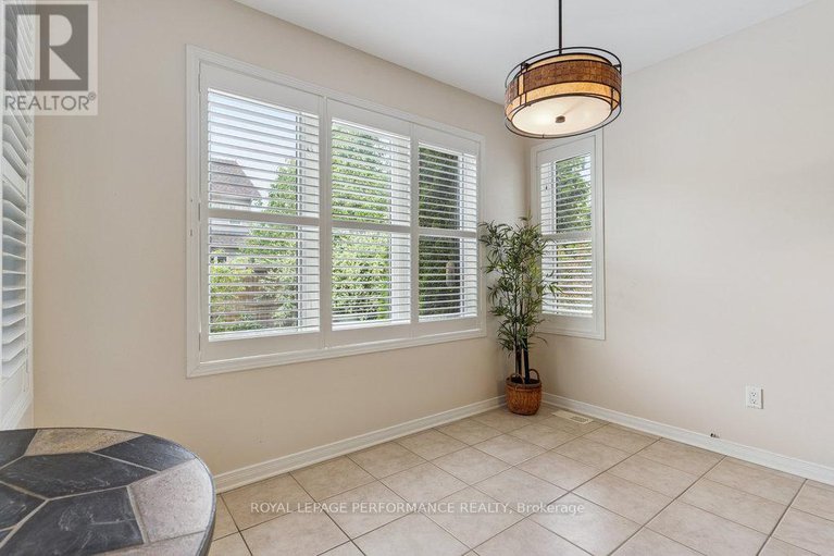 28546578/131-arrowwood-drive/stittsville-south/ottawa/ontario/K2S2G3_18