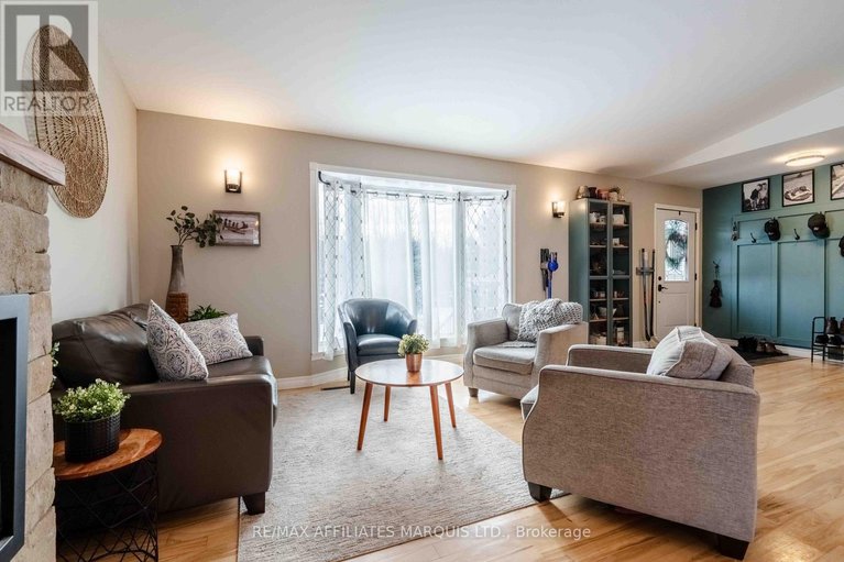 29189101/4239-county-rd-11-road/south-stormont-osnabruck-twp/south-stormont/ontario/K7R3L2_5