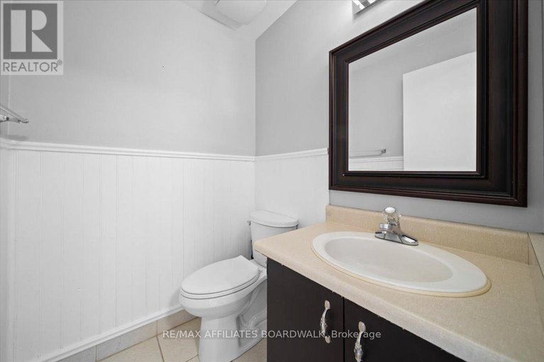 28517724/68-111-beachview-private-w/mooneys-bayriverside-park/ottawa/ontario/K1V1M7_12