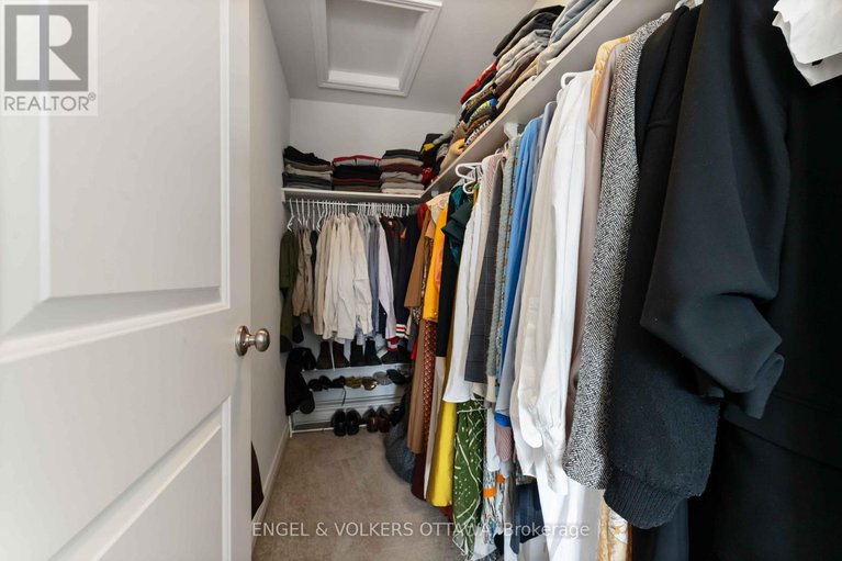 29019442/781-cairn-crescent/mer-bleuebradley-estatesanderson-park/ottawa/ontario/K1W0P7_22