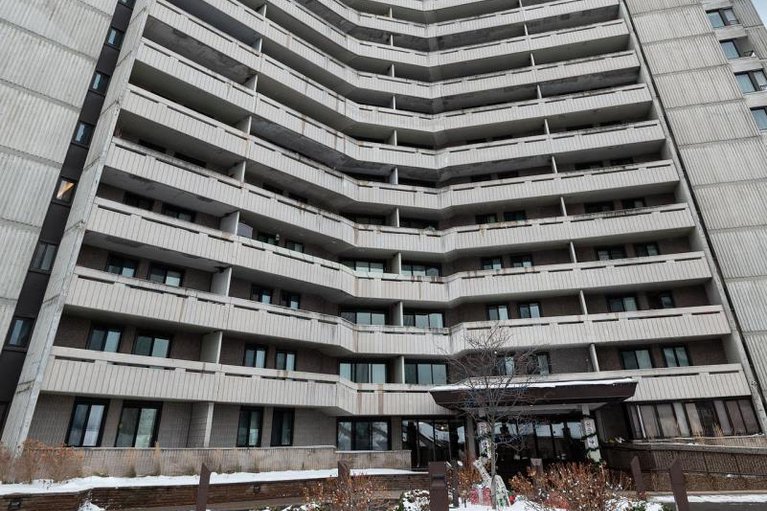 29409421/1506-1171-ambleside-drive/woodroffe/ottawa/ontario/K2B8E1_1