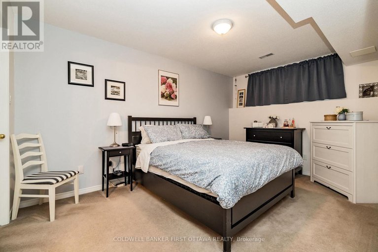 28740335/389-wiffen-private/westcliffe-estates/ottawa/ontario/K2H1G4_14