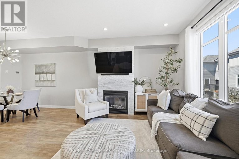 29578405/128-songbird-private/westcliffe-estates/ottawa/ontario/K2H0A2_13