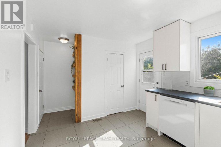 29068448/1308-summerville-avenue/carlington/ottawa/ontario/K1Z8G8_18