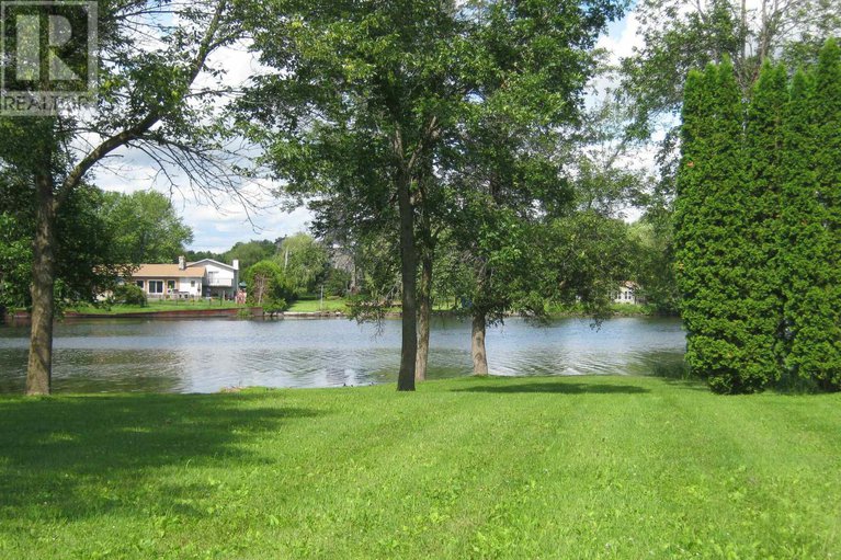 29422751/5965-rideau-valley-drive-n/manotick-south-to-roger-stevens/ottawa/ontario/K4M1B3_30