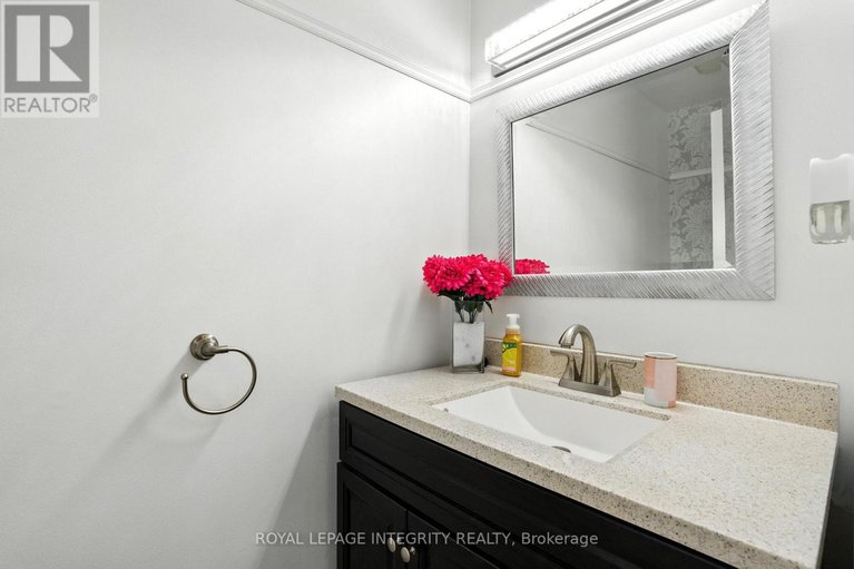 28545916/1760-lafrance-drive/queenswood-heights-south/ottawa/ontario/K1E2H2_4