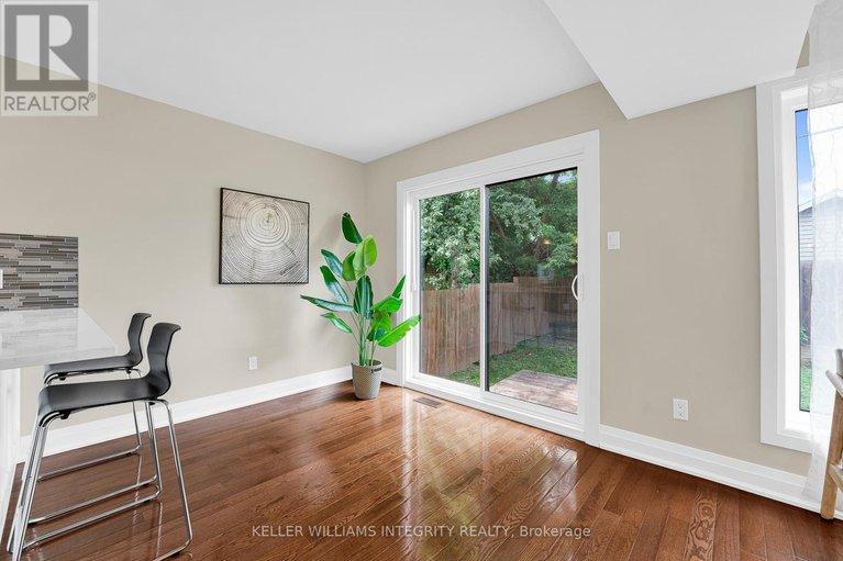 28496867/a-251-glynn-avenue/overbrookcastle-heights/ottawa/ontario/K1K1S2_26