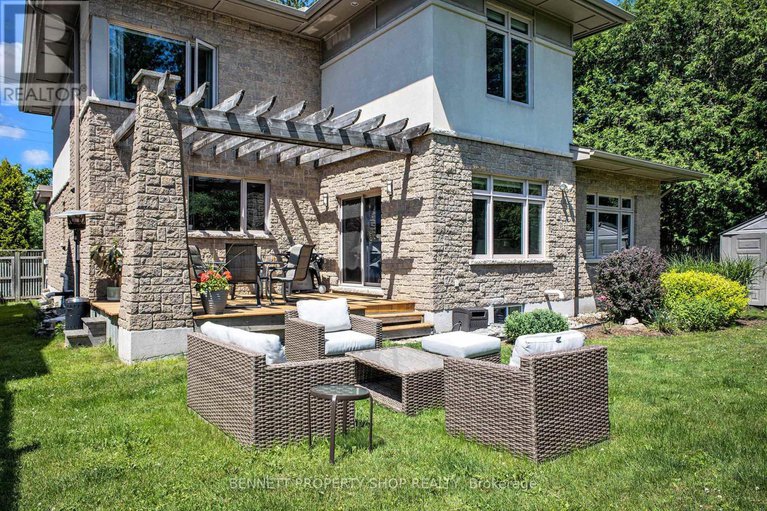 28832274/1934-lenester-avenue/mckellar-heightsglabar-park/ottawa/ontario/K2A1J9_32