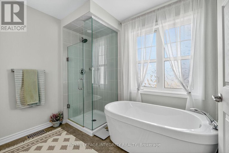 28920015/1112-apolune-street/half-moon-bay/ottawa/ontario/K2J6N8_34