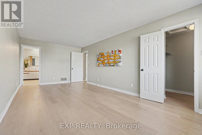 29671648/865-acadian-gardens/convent-glen/ottawa/ontario/K1C2V7_25