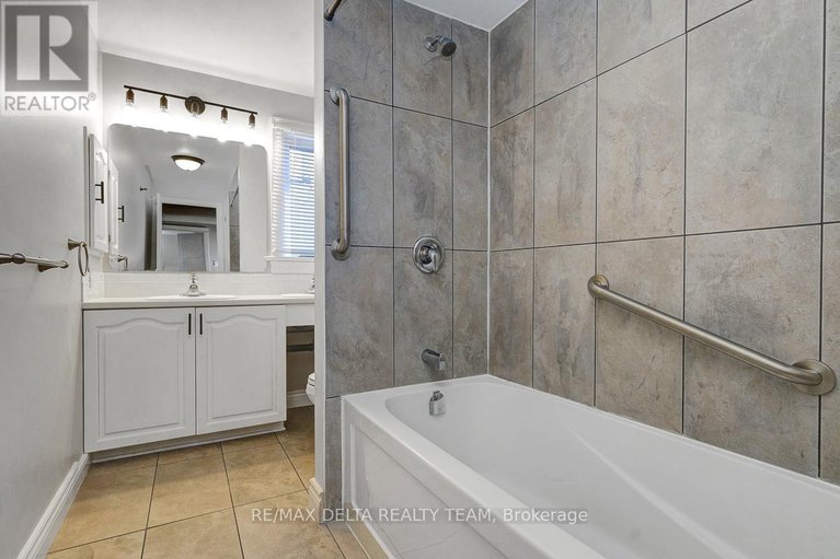 29424744/1662-hunters-run-drive-w/chapel-hill/ottawa/ontario/K1C2H3_39