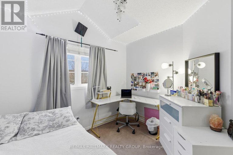 29146983/142-inverkip-avenue/hunt-club-parkgreenboro/ottawa/ontario/K1T4C3_38