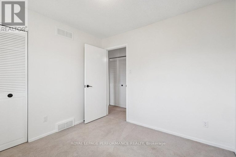 29029572/8-gillespie-crescent/hunt-club-woods/ottawa/ontario/K1V9X8_26