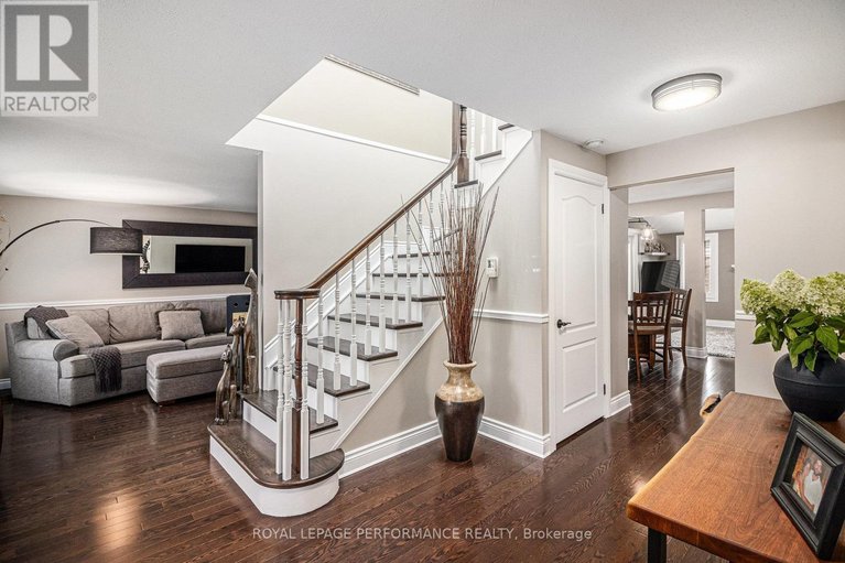 29629038/653-thicket-way/fallingbrookgardenway-south/ottawa/ontario/K4A3A7_22