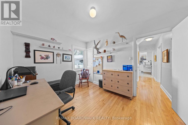 29393366/961-kingsmere-avenue/mckellar-heightsglabar-park/ottawa/ontario/K2A3K3_18