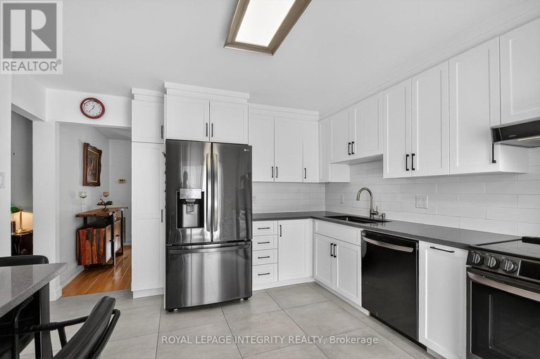 29484455/2092-legrand-crescent/queenswood-heights-south/ottawa/ontario/K1E3T6_15