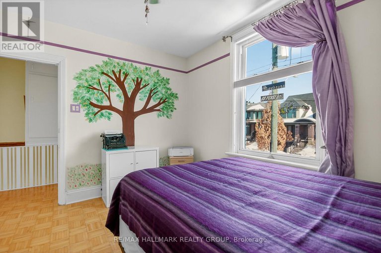 29421781/512-melbourne-avenue/mckellarhighland/ottawa/ontario/K2A1W5_22