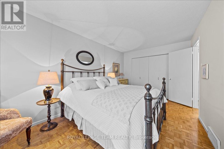 29582797/221-3310-southgate-road/south-keys/ottawa/ontario/K1V8X4_21