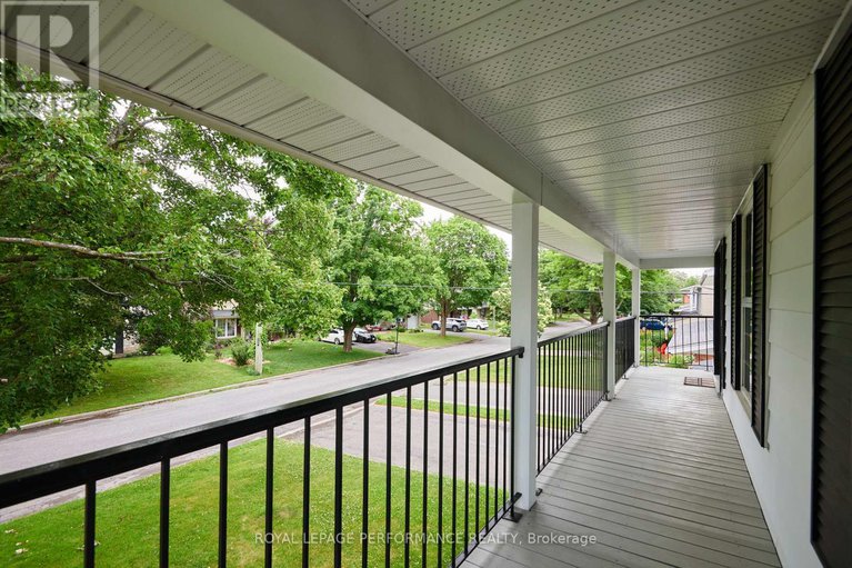 28570565/2220-quinton-street/urbandale-acres/ottawa/ontario/K1H6V3_17