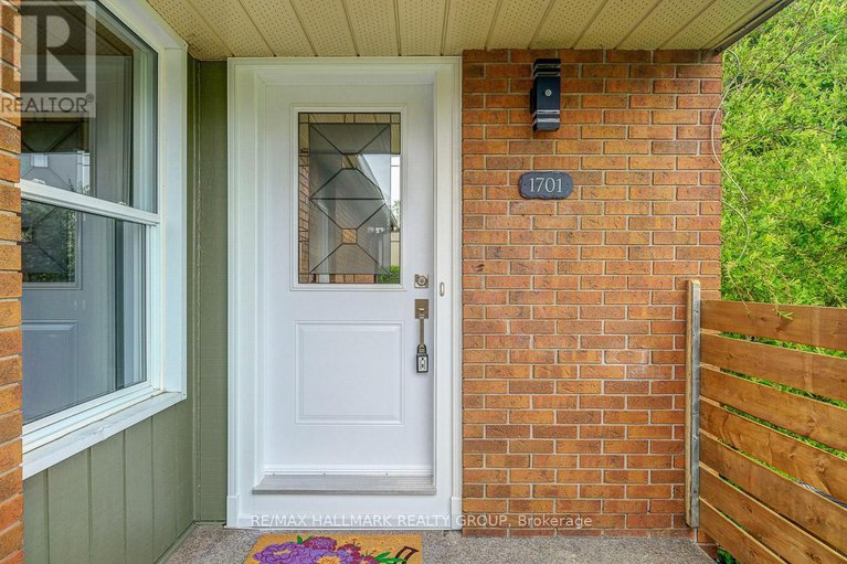 28349257/1701-lafrance-drive/queenswood-heights-south/ottawa/ontario/K1E2L7_4