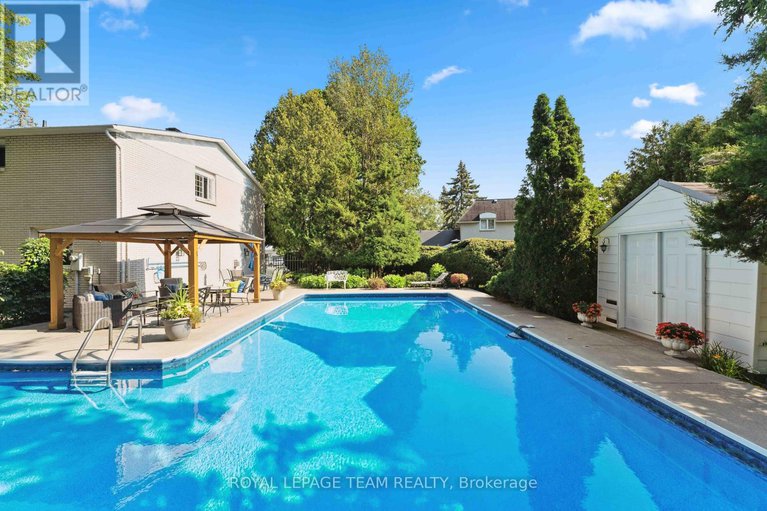 28136010/5-erinlea-court/pineglencountry-place/ottawa/ontario/K2E7C8_45