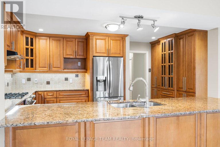 28386373/3-millbrook-crescent/city-viewskylinefisher-heightsparkwood-hills/ottawa/ontario/K2E5B6_16