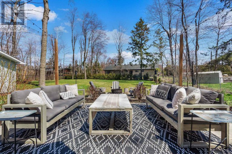 28232001/8-pineglen-crescent/pineglencountry-place/ottawa/ontario/K2E6X7_33