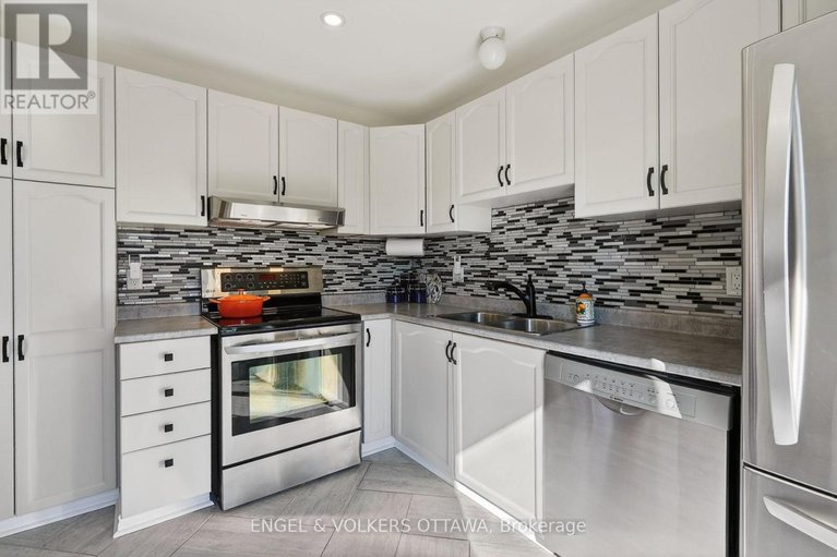 29596735/1499-corsham-avenue/fallingbrookpineridge/ottawa/ontario/K4A3M6_15