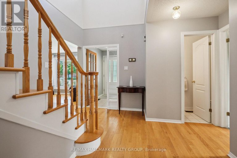 28723306/3034-courtyard-crescent/upper-hunt-club/ottawa/ontario/K1T3R7_4