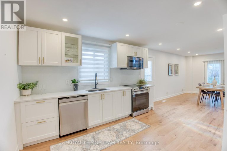 28847948/21-equestrian-drive/bridlewood/ottawa/ontario/K2M1B8_13