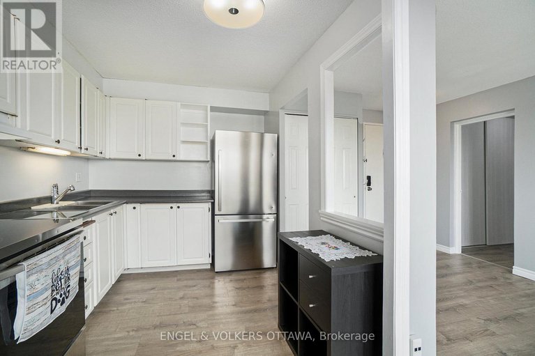 28428926/817-20-chesterton-drive/borden-farmstewart-farmcarleton-heightsparkwood-hills/ottawa/ontario/K2E6Z7_20