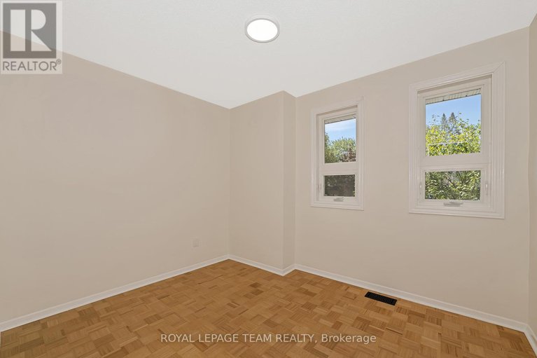 28624547/1825-yale-avenue/urbandale-acres/ottawa/ontario/K1H6S3_29