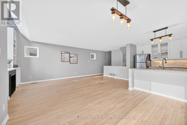 29306219/a-241-sunnyside-avenue/old-ottawa-south/ottawa/ontario/K1S0R4_13