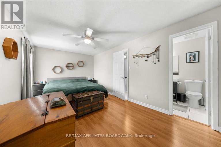 29195363/1146-grenoble-crescent/orleans-wood/ottawa/ontario/K1C2C6_17