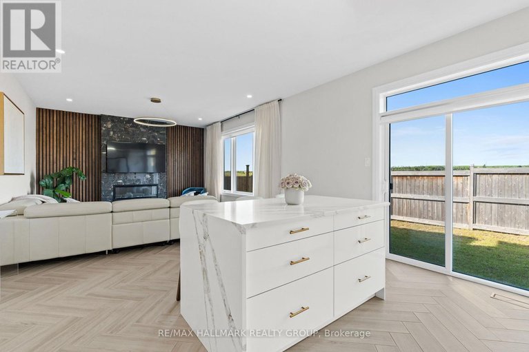 28452822/3000-travertine-way/half-moon-bay/ottawa/ontario/K2J6W5_11