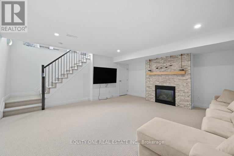 28348063/704-brian-good-avenue/riverside-southgloucester-glen/ottawa/ontario/K4M0C1_23