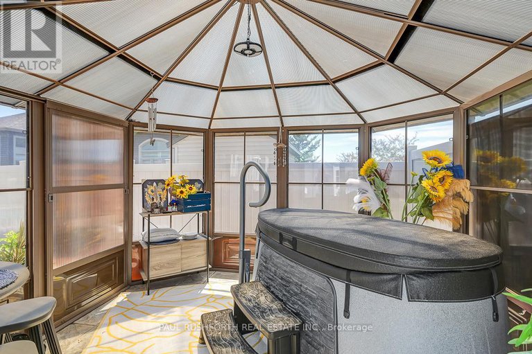 28654762/701-du-rivage-street/town-of-rockland/clarence-rockland/ontario/K4K0K1_24