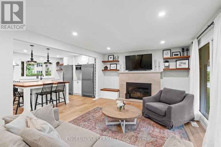 28548966/20-mohawk-crescent/bruce-farmgraham-parkqualicumbellands/ottawa/ontario/K2H7G6_5