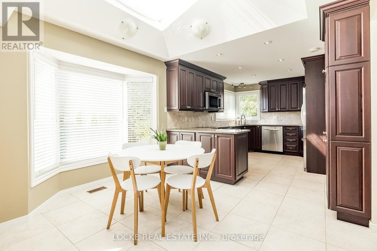 28873478/1668-sansonnet-street/mer-bleuebradley-estatesanderson-park/ottawa/ontario/K1C5Y6_11