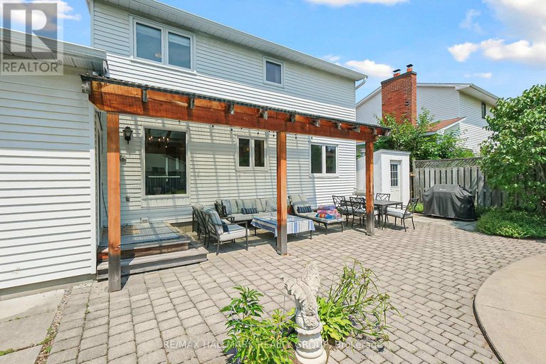 28610076/1352-baden-avenue/emerald-woodssawmill-creek/ottawa/ontario/K1T1V7_34