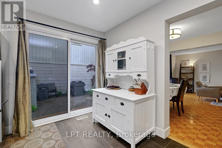 28412774/236-3310-southgate-road/south-keys/ottawa/ontario/K1V8X4_16
