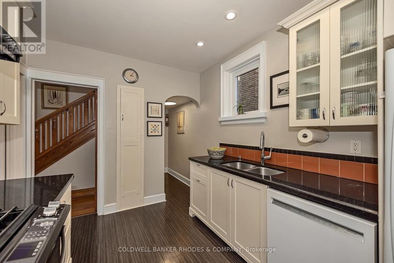 29667356/592-besserer-street/sandy-hill/ottawa/ontario/K1N6C9_12