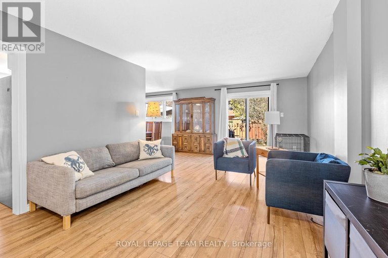 29675105/25-grady-crescent/sheahan-estatestrend-village/ottawa/ontario/K2H5S2_6