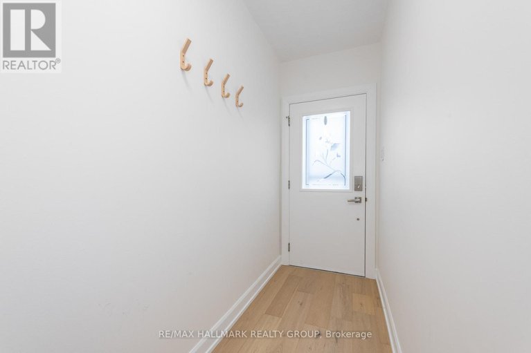 29381601/324-montfort-street/vanier/ottawa/ontario/K1L5N4_4