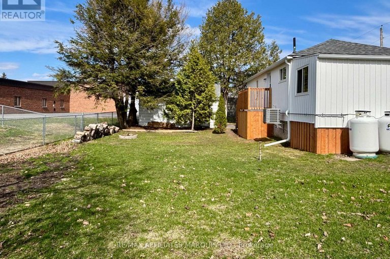 29639881/19-alexander-street-w/maxville/north-glengarry/ontario/K0C1T0_23