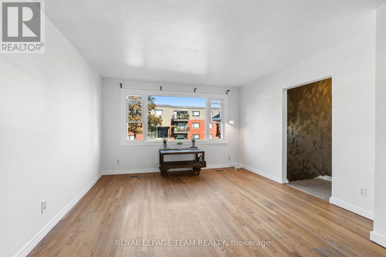 28893741/1308-summerville-avenue/carlington/ottawa/ontario/K1Z8G8_12