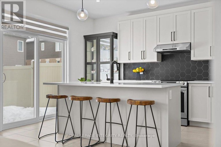 29357054/772-cappamore-drive/half-moon-bay/ottawa/ontario/K2J6V6_16