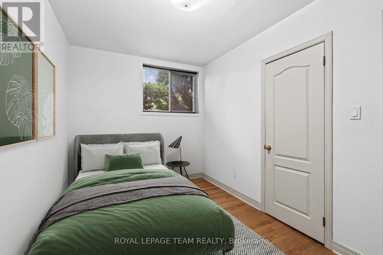 28660553/1952-fairbanks-avenue/alta-vistafaircrest-heights/ottawa/ontario/K1H5Y4_24